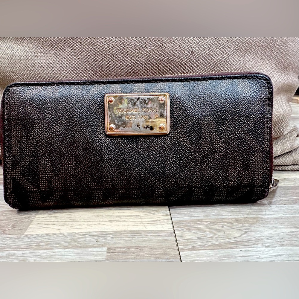 Michael kors long wallet signature wallet